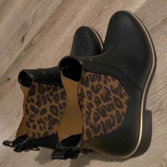 EUC [kate spade] Cheetah Print Black Ankle Bootie Rainboots Women’s Sz 9.0 - Picture 4 of 13